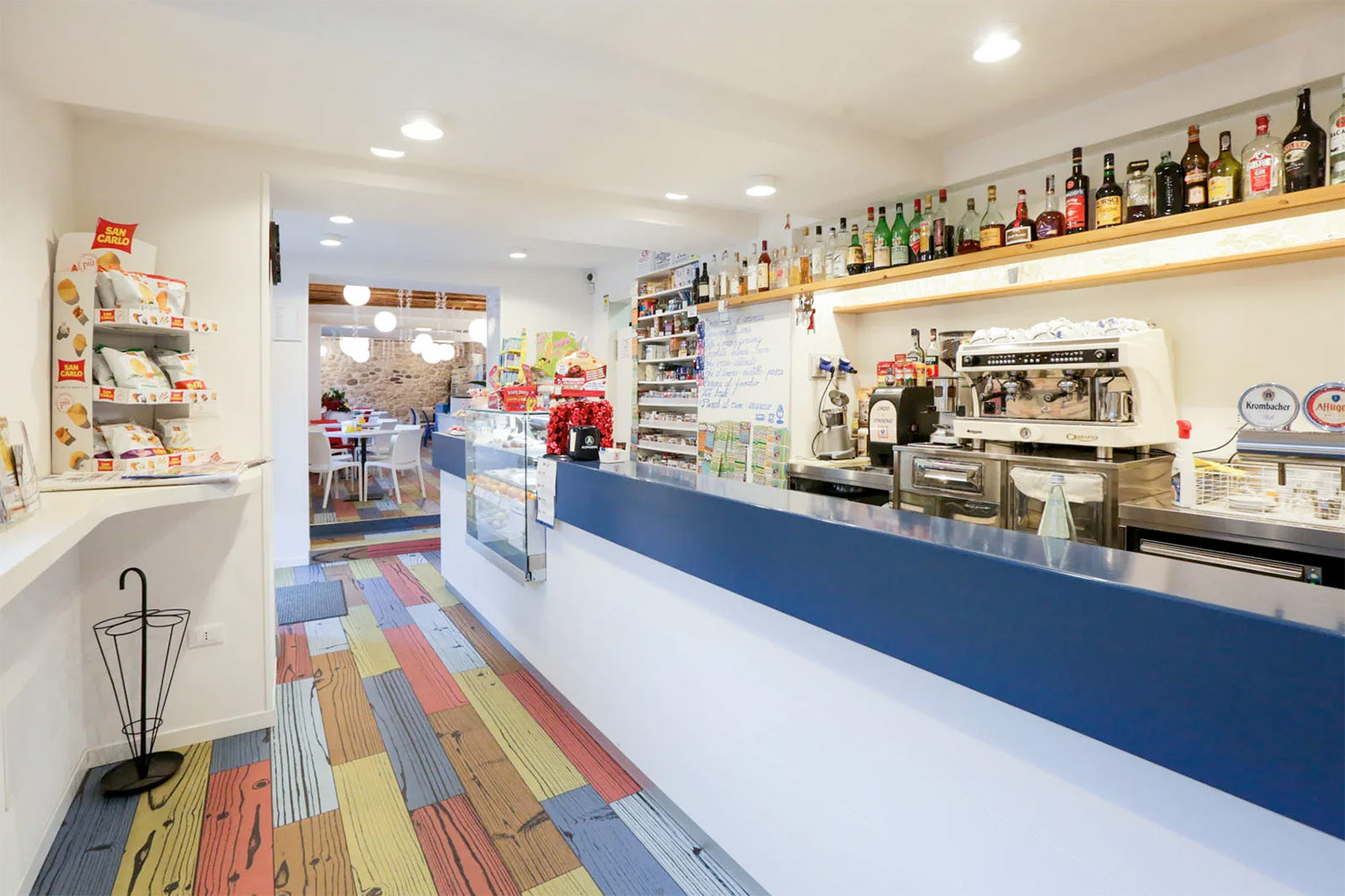 Pavimentazione gres porcellanato bar effetto finto legn